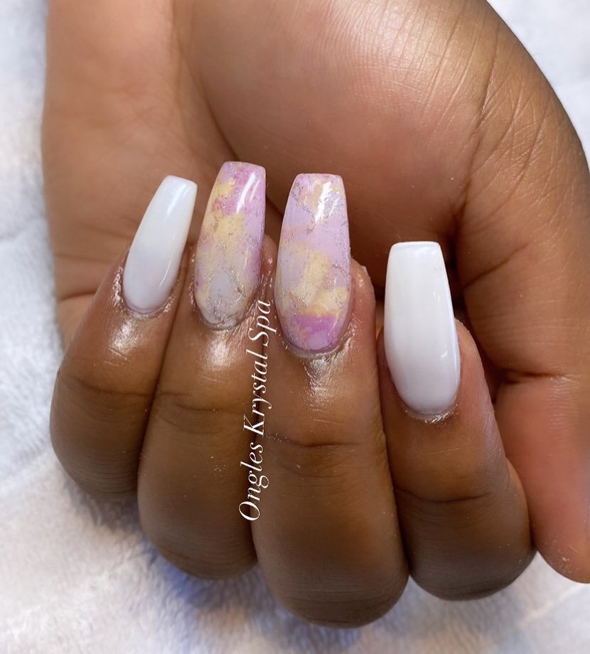 Marble nails by amazing Amy🥺 
.
.
.
.
.
#nails #marble #marblenails #nailart #nailstagran #nails💅 #nailsoftheday #nailsofinstagram #nail #nailsonfleek #nailsdesign #nailinspo #nailtech #ongleskrystalspa #laval #montreal #whitenails #nailsalon #nail