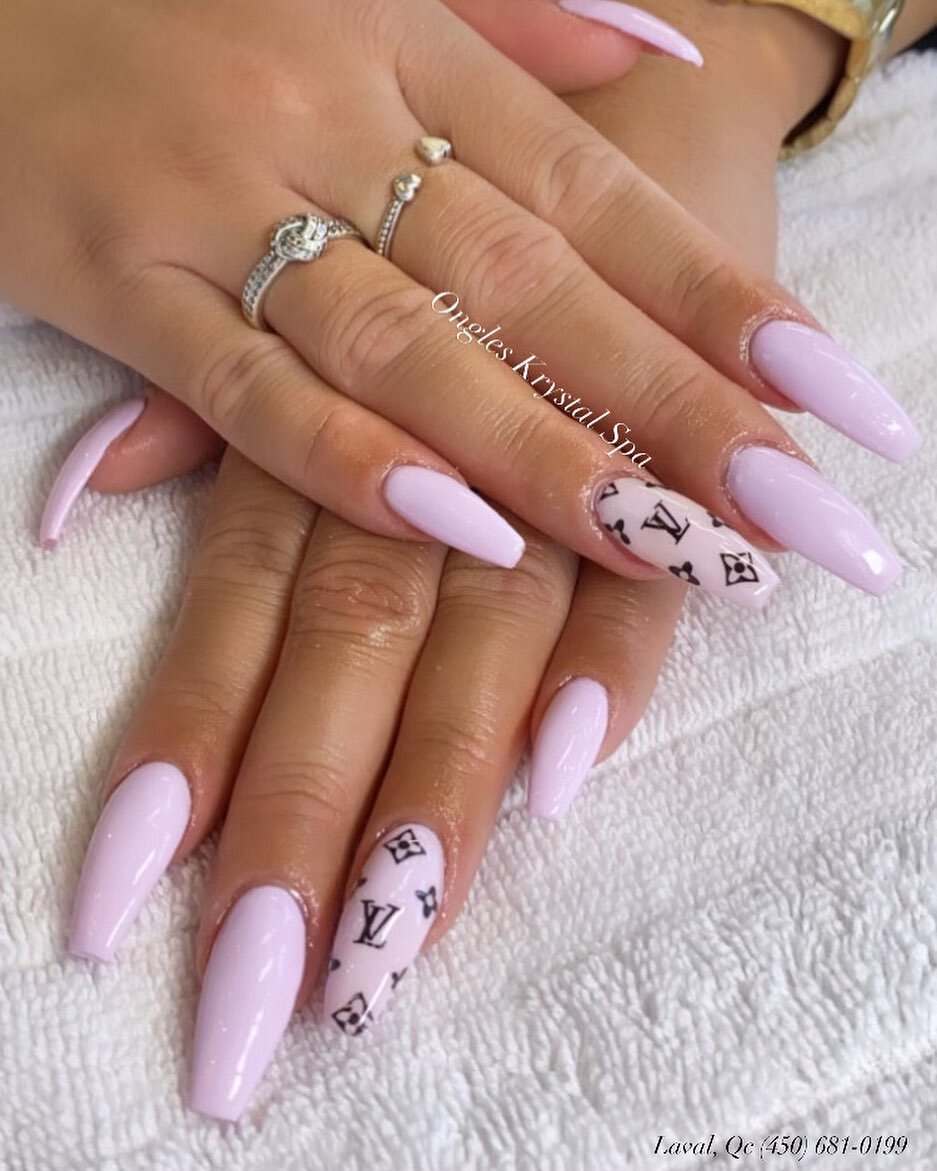 Beautiful work by Lisa🥰 
.
.
.
.
.
#ongleskrystalspa #nailsalon #nailstagram #nailofinstagram #nailart #louisvuitton #lvnails #nailtech #nailsart #nailsoftheday #nailsonfleek #nails💅 #nailinspo #naildesign