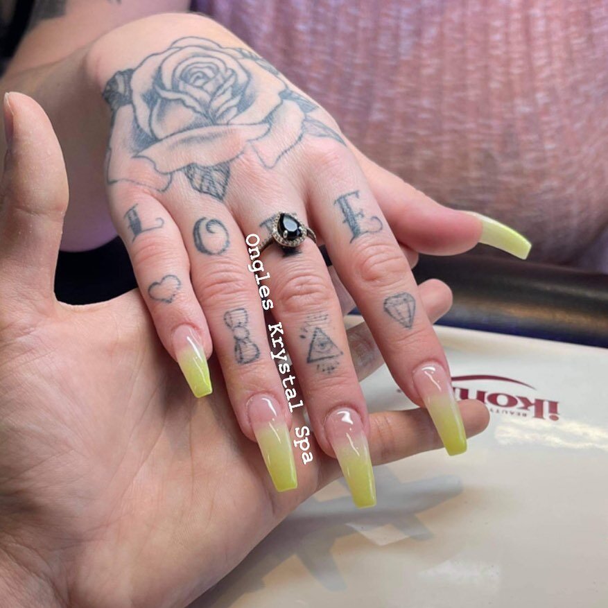 Can&rsquo;t look away😍❤️
 .
.
.
.
#ongles #nails #nailart #ombrenails #nailstagram #nailsofinstagram #nailsart #nailsaesthetics #nailsalon #nails💅 #nailsoftheday #nailsonfleek