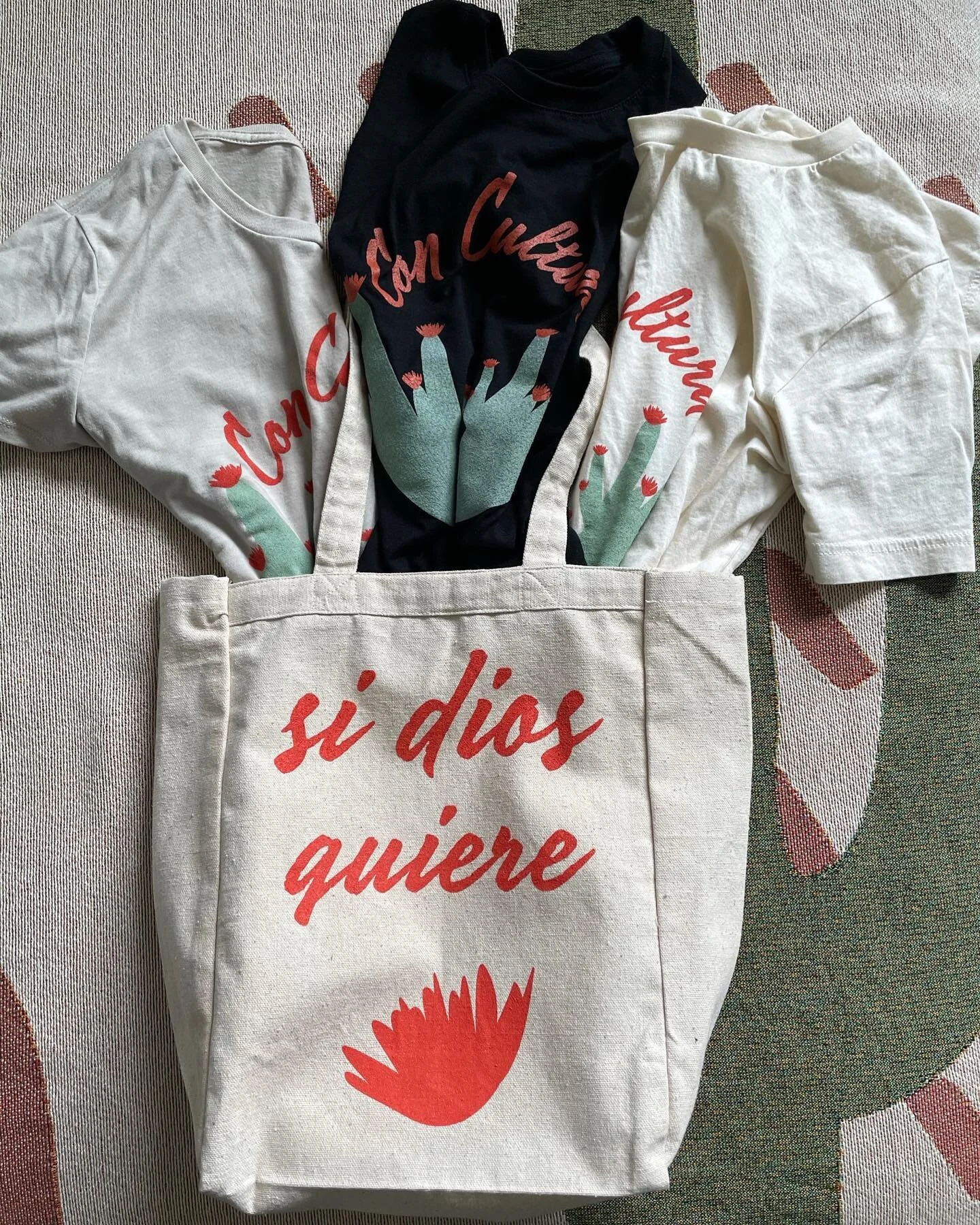 This weekend we are celebrating the 1️⃣ year anniversary of our business! 🎉🎊
🥳 We&rsquo;re so grateful for all your support and wanted to show our appreciation with a giveaway 🌟 
We&rsquo;ve put together un regalito 💝 to send one lucky supporter