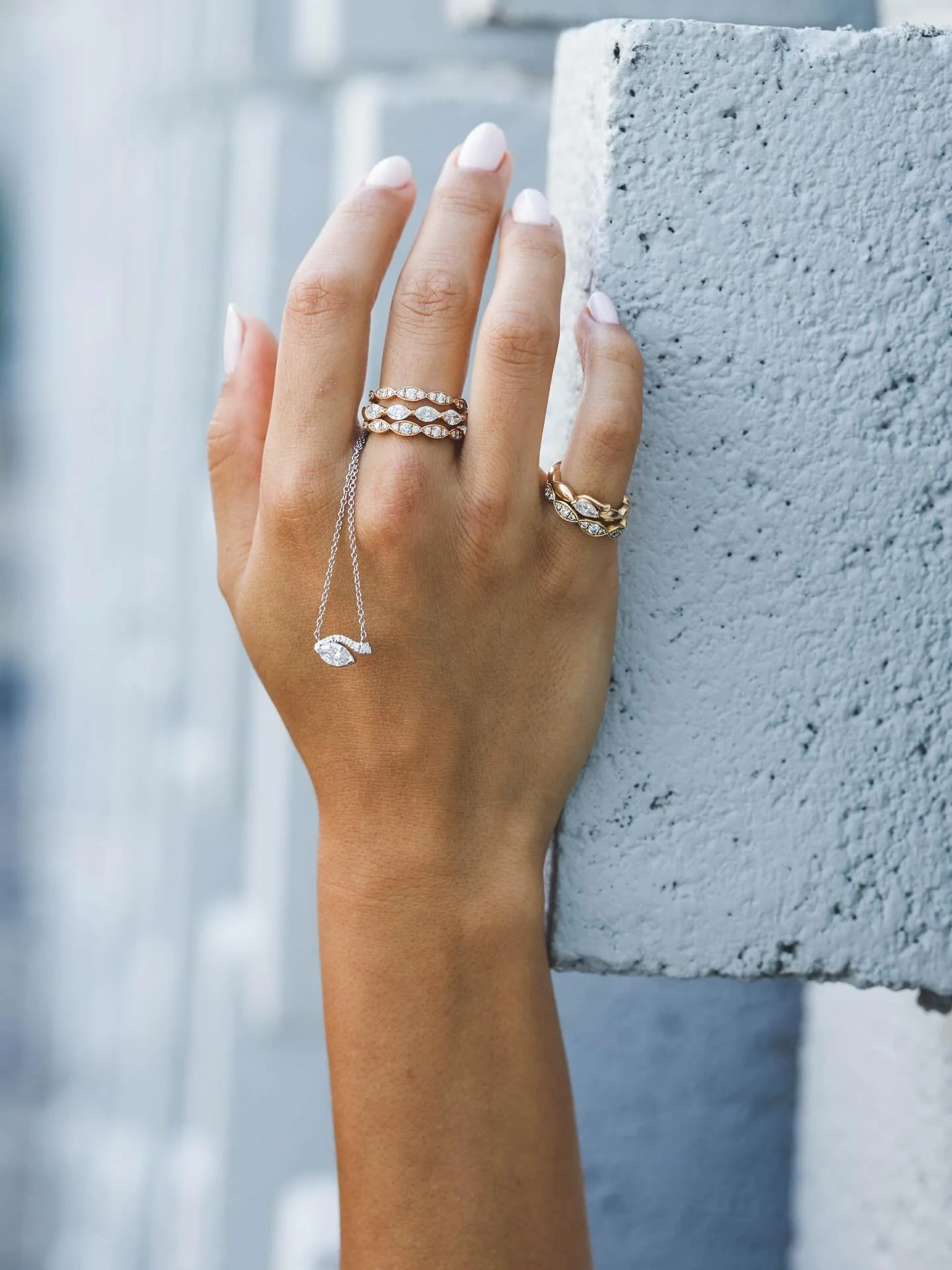 Sparkle for your everyday ✨

#ilanzonijewelry #everydayjewelry #jewelrydesign #timelessdesign #timelessjewelry #diamonds #everydaylove #everydayshine #everydaystyle #timeless #quietluxury #finejewelry #madetoorder #eyelive #eyejewelry #stylish #elega
