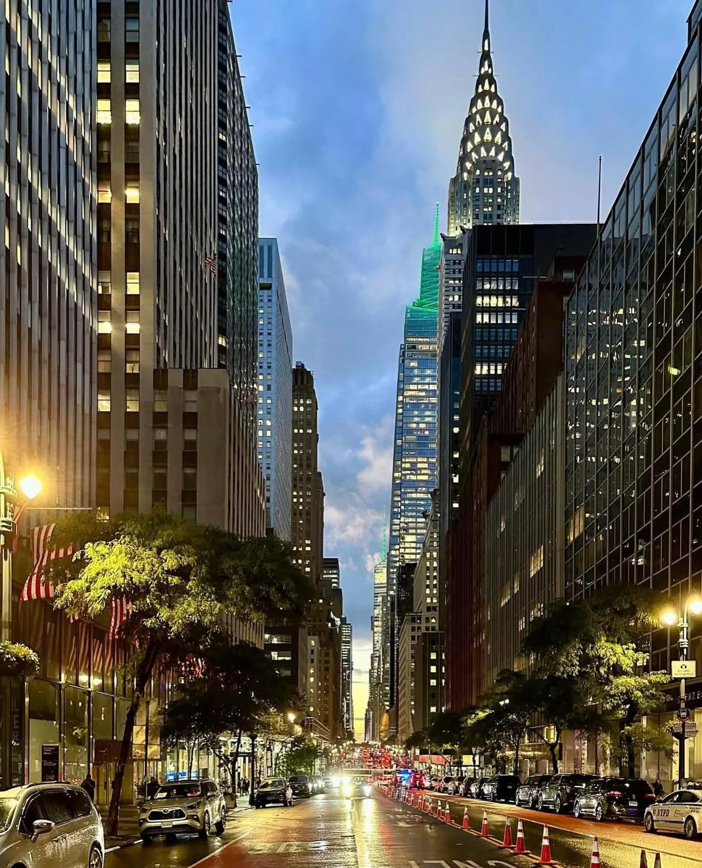 That moment when you stop and it&rsquo;s simply you and the city&hellip;wildly energetic yet Intimate; it&rsquo;s one of the few dualities of NYC✨🫶✨

What is it that you love the most about NYC?

#ilanzonijewelry #jewelrydesign #jewelrybrand #madein