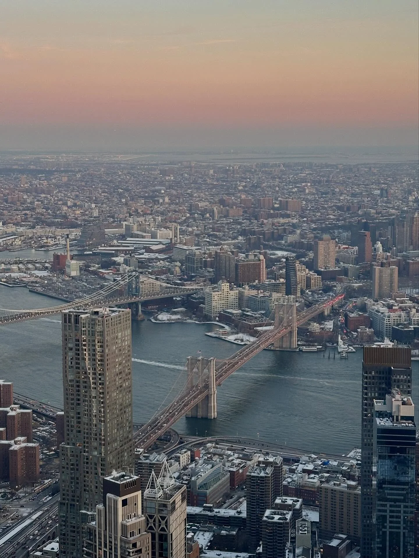 Cold days, iconic views! 
New York, as tough as you are, you always have a way of looking beautiful ❄️✨

#ilanzonijewelry #inspopic #newyor #nyc #view #topview #iconic #concretejungle #brooklynbridge #skyscrapers #magnetic #architecture #buildings #c