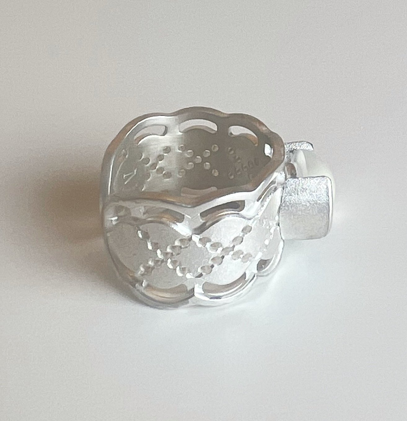 Gallery Hozho, Maria Samora, cats eye ring, side view.jpeg