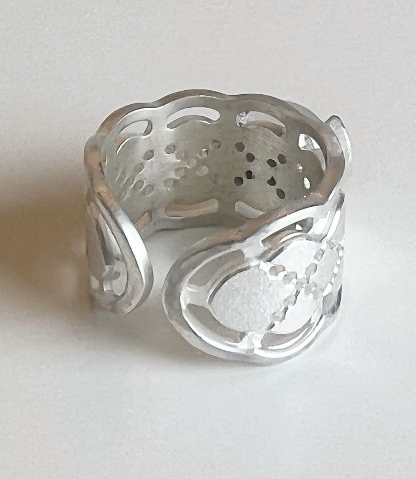 Gallery Hozho, Maria Samora, cats eye ring, reverse.jpeg