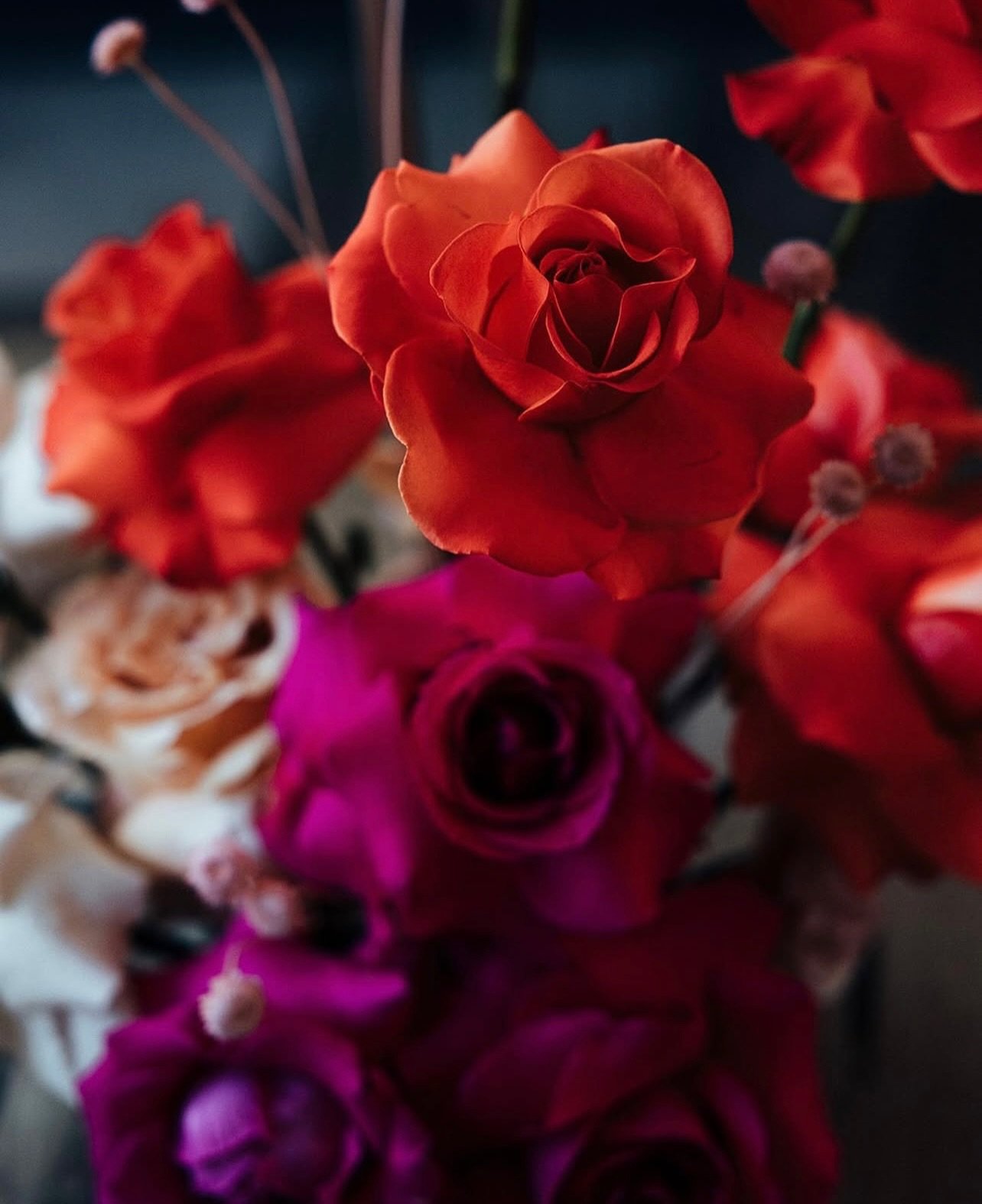 Celebrating love is what got me here, and I'll continue to celebrate it loudly for all the romantics, self-lovers &amp; the chocolate lovers out there!

Happy LOVE day! &hearts;️

Photography: @allieknullsphotography 
Florist: @theyegflorist 
Planner