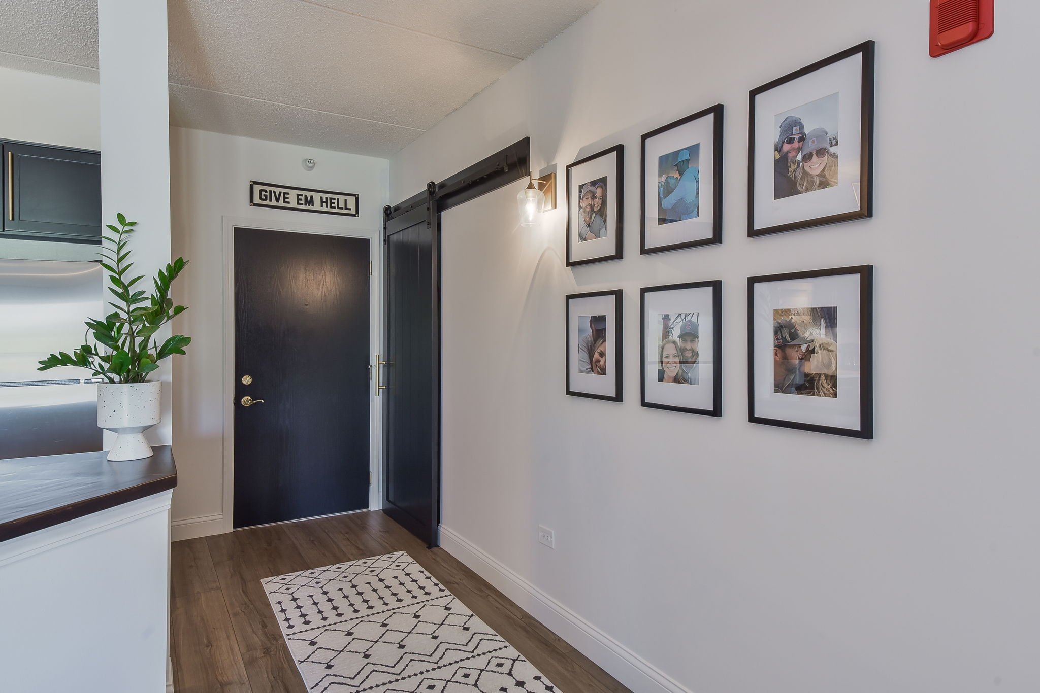 4-web-or-mls-Entry way.jpg