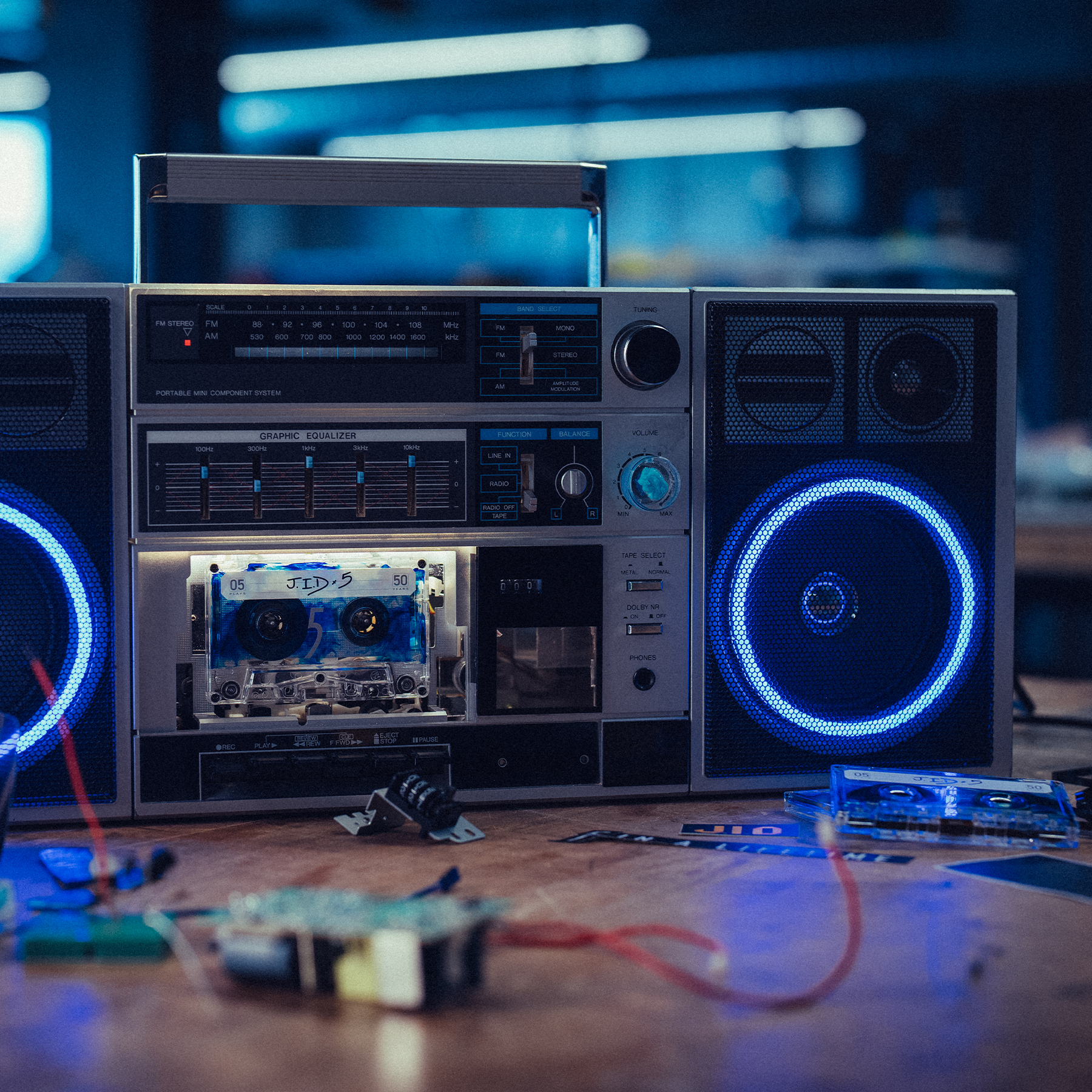 JID_0003_straight-on-boombox.png