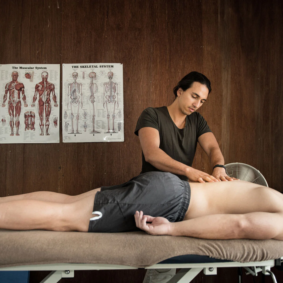 Integrative physiotherapist Jesse Soopaya assessing & treating hip pain at lionheart