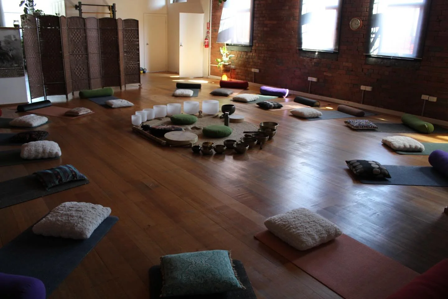 Have a rest this Friday. 
Take a bath of sounds at Lionheart. 

SOUND BATH 🎶 

A sound journey into live acoustic instruments and vocal tones to support nervous system regulation, recovery, and energetic recalibration. 

The vibrational frequencies 