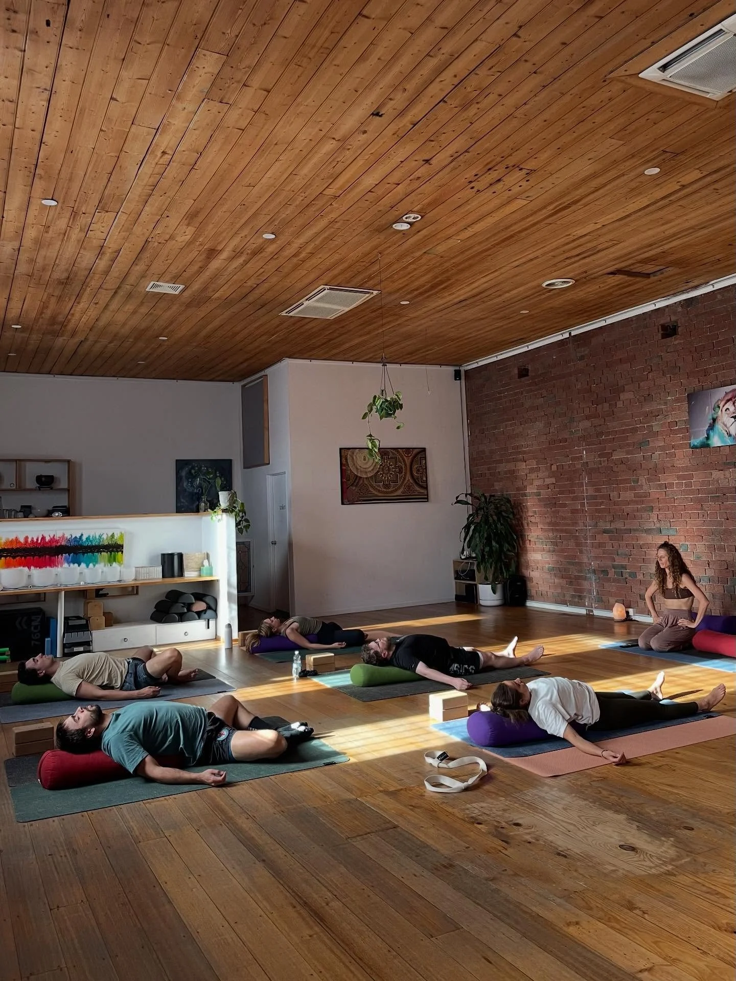 Yin time! 
Slow down to restore your bodies energetic harmony. 

Feeeeel the stretch for many moments and be guided with love and grace. 

6pm with Abbie on Monday&rsquo;s ⭐️ 

Thank you @abbie_price81 for honouring and holding the space for us to sl