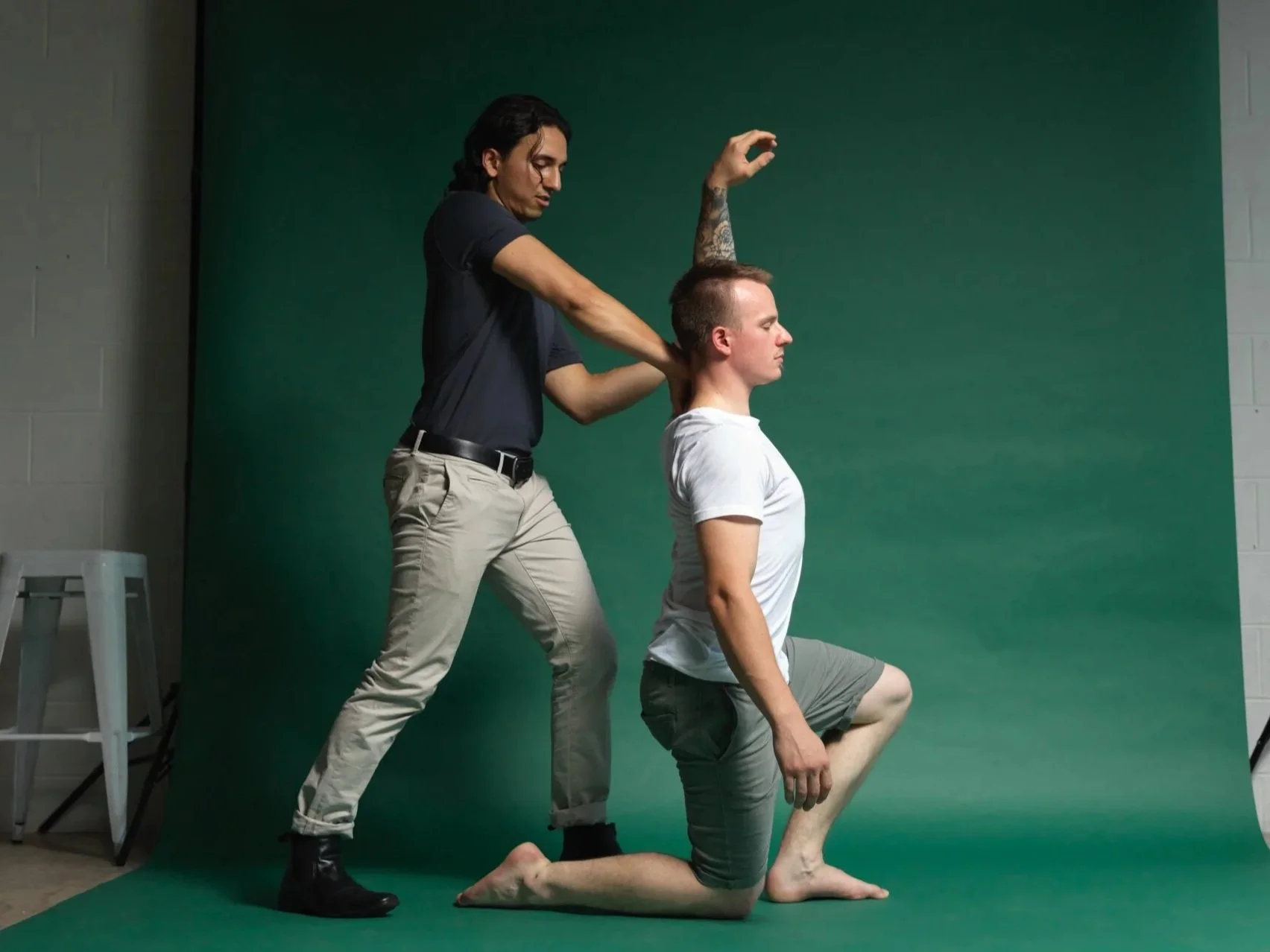 Integrative physiotherapist Jesse Soopaya assessing & treating shoulder pain at lionheart
