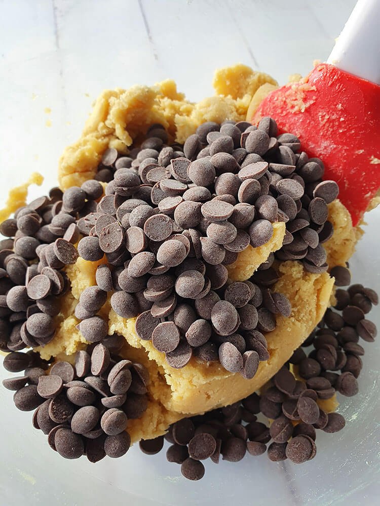 upstart-banana-split-cookie-cups-chocolate-chips.jpg