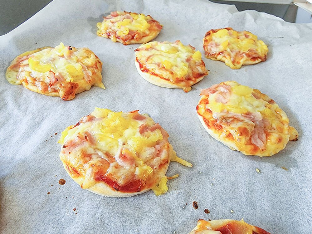 Upstart-no-yeast-pizzas-baked.jpg