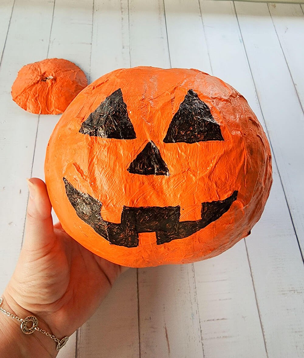 upstart-halloween-pumpkin-coloured-in-lid.jpg