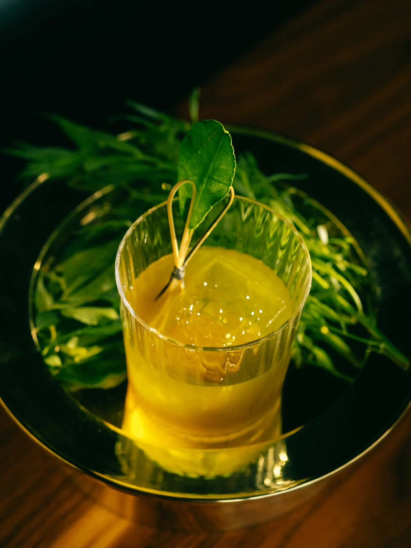 HERB &amp; LEAF 🌿✨

Green, fresh, and a little bit flirty. Tarragon + curry leaf-infused @drinkshakeup Big Fuss Gin with with @cocchi1891 Cocchi Americano and @anticatorino2016 Bianco.

It&rsquo;s herbal, slightly bitter, wildly refreshing&hellip;ba