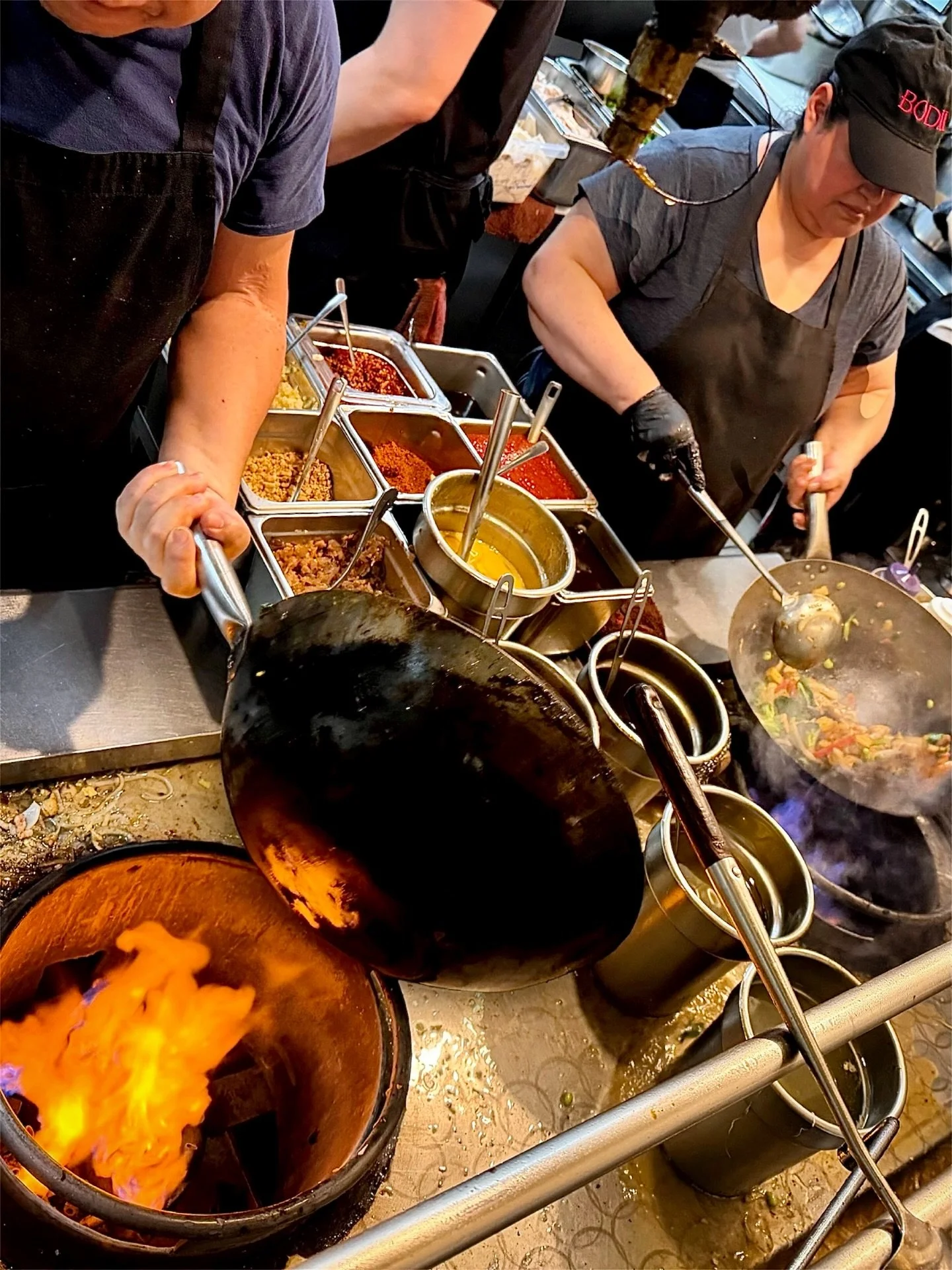 Flame throwing kinda night.

Woks screaming, flames dancing, dinner coming in hot. 🔥🍜