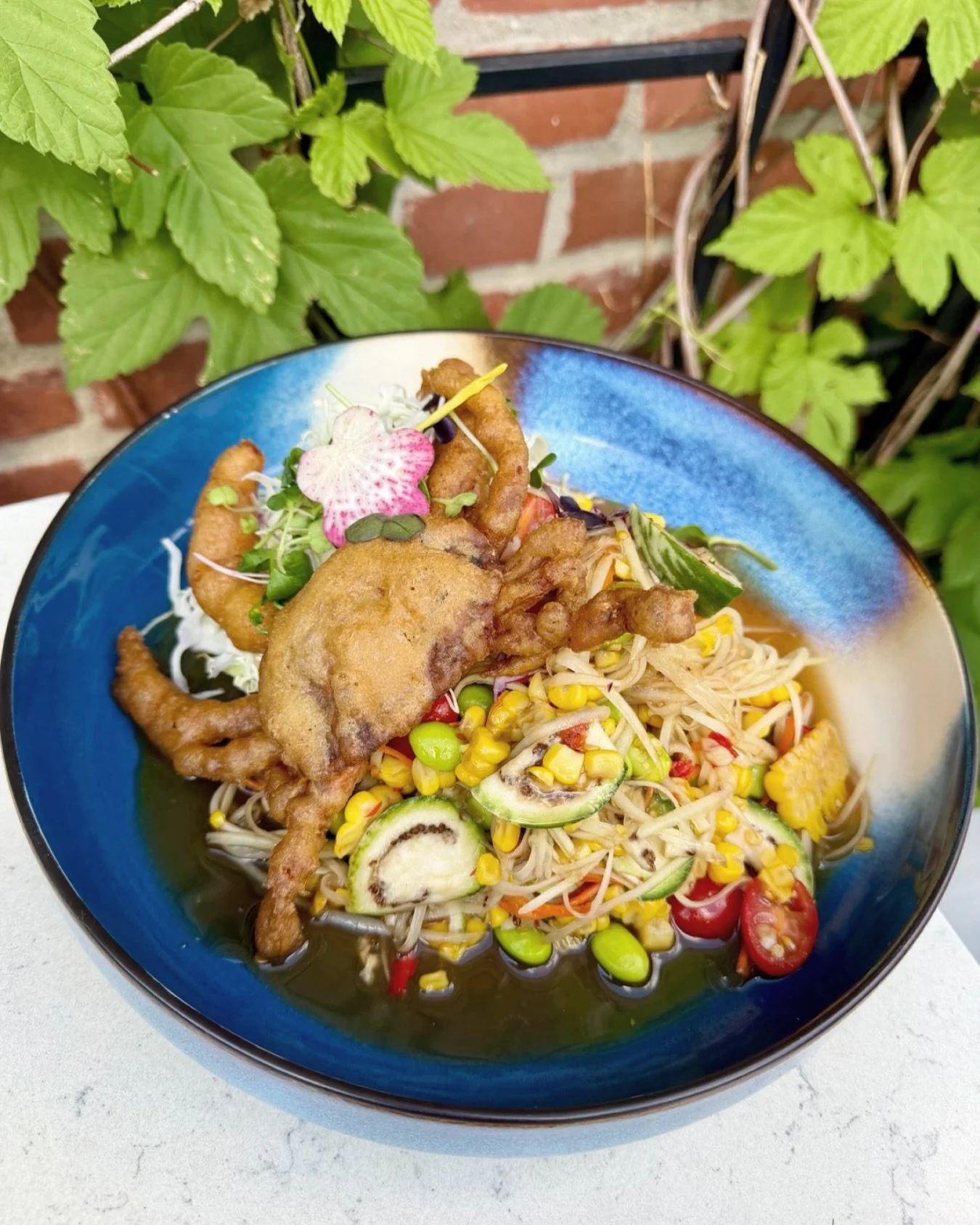 🦀 GOT CRAB SOM TUM ON SPECIAL 🦀

Crispy soft shell crab over a funkyyyyy papaya salad loaded with Thai eggplant, anchovy, sweet corn, tomato, and all that juicy spicy limey dressing magic.

Crunchy. Spicy. Sweet. Salty. Sour. Chaotic.
Exactly how p