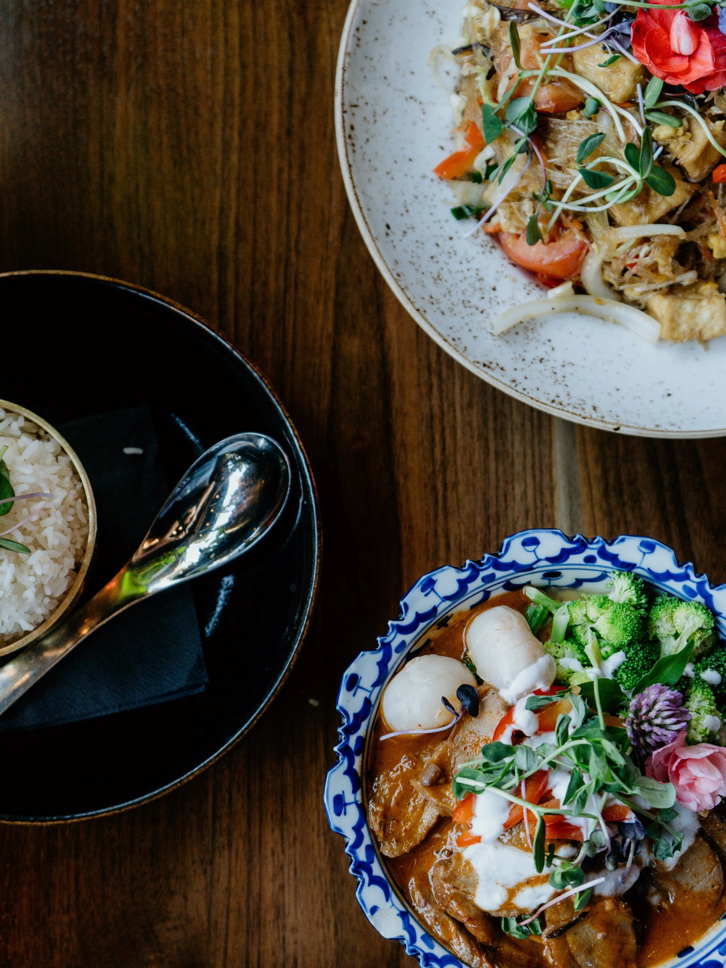 Need a Sunday food idea?

Thai food. Obviously. 😎🌶️

Cocktails, curry, noodles, and zero regrets.See you at BODHI 😘 💋

📸: @bmarrrrrsvw