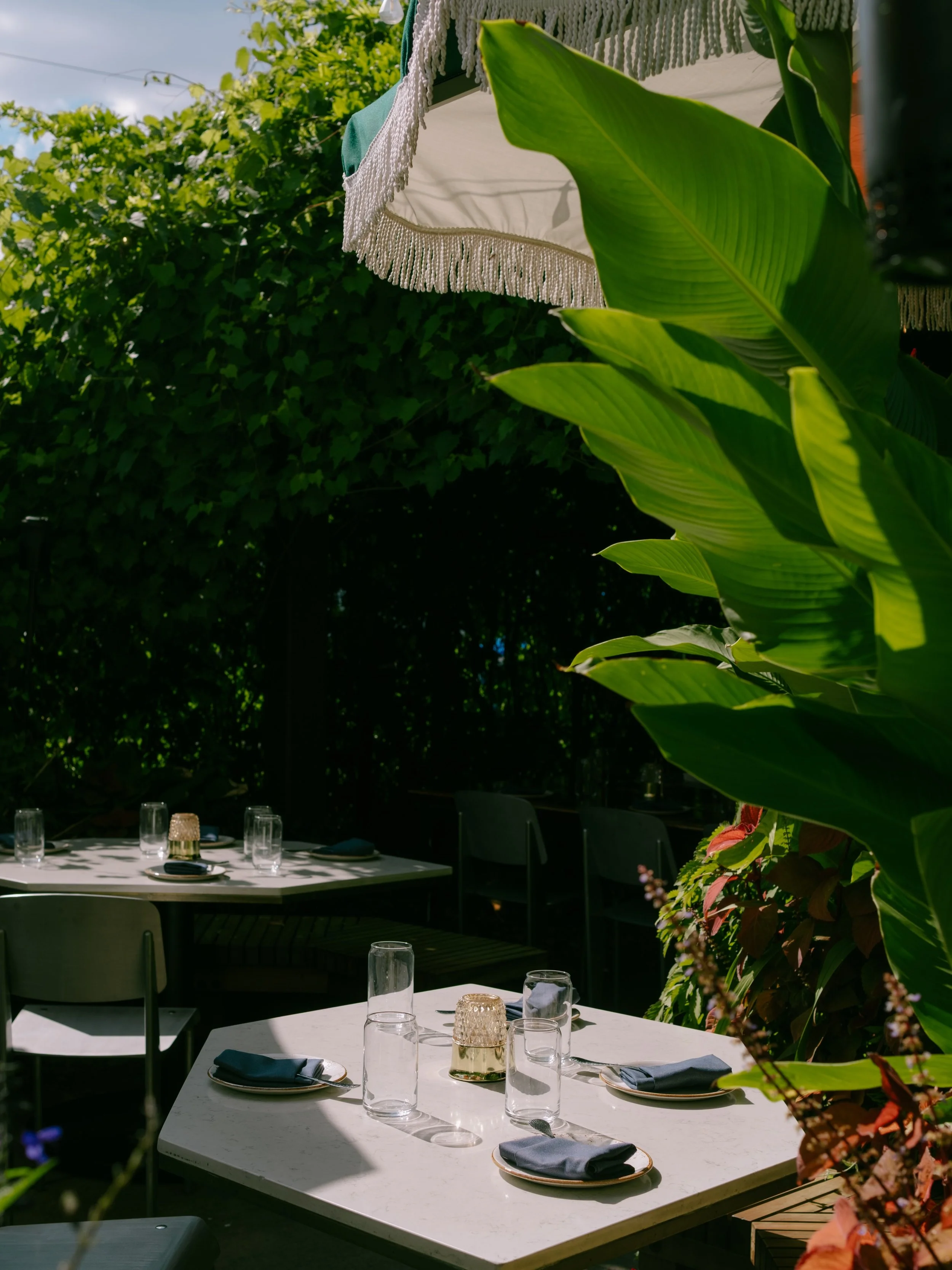 Okay&hellip; this weather is showing OFF. ☀️😍

We&rsquo;re claiming patio season all week long. Grab your favorite people, order a cocktail (or two 😉), and let us take care of the rest. First come, first served. 🥢

📸 : @jeskeepswimming