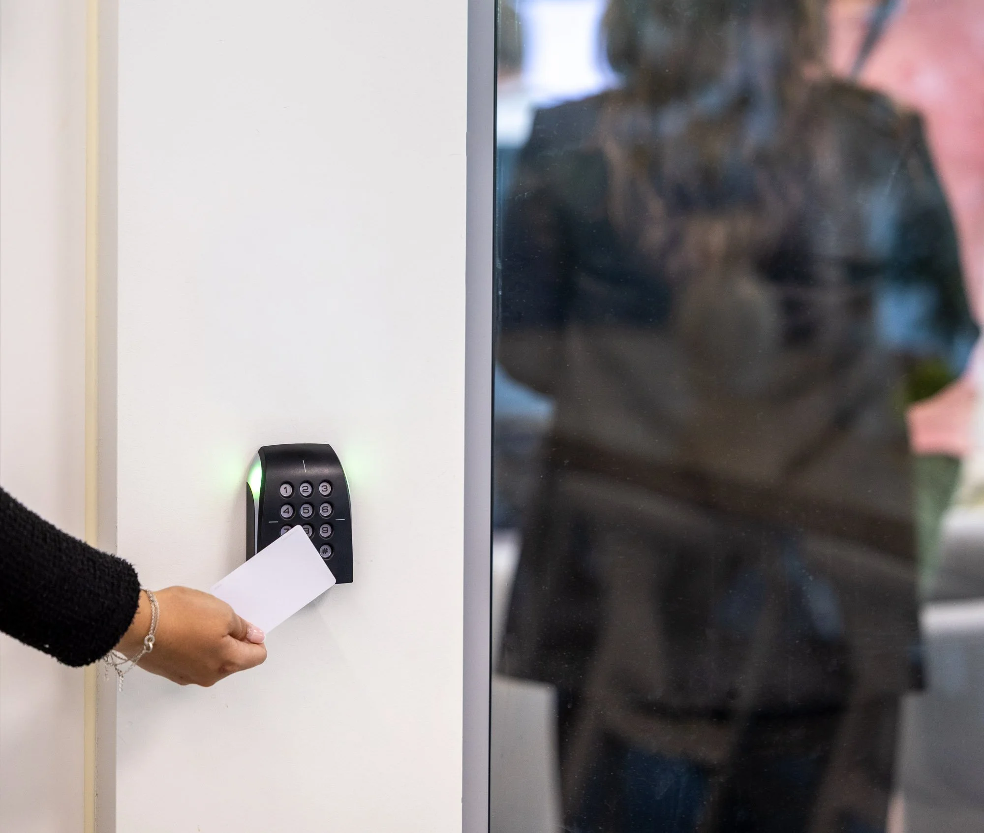 Hvem eier nøklene til adgangskortene deres?
