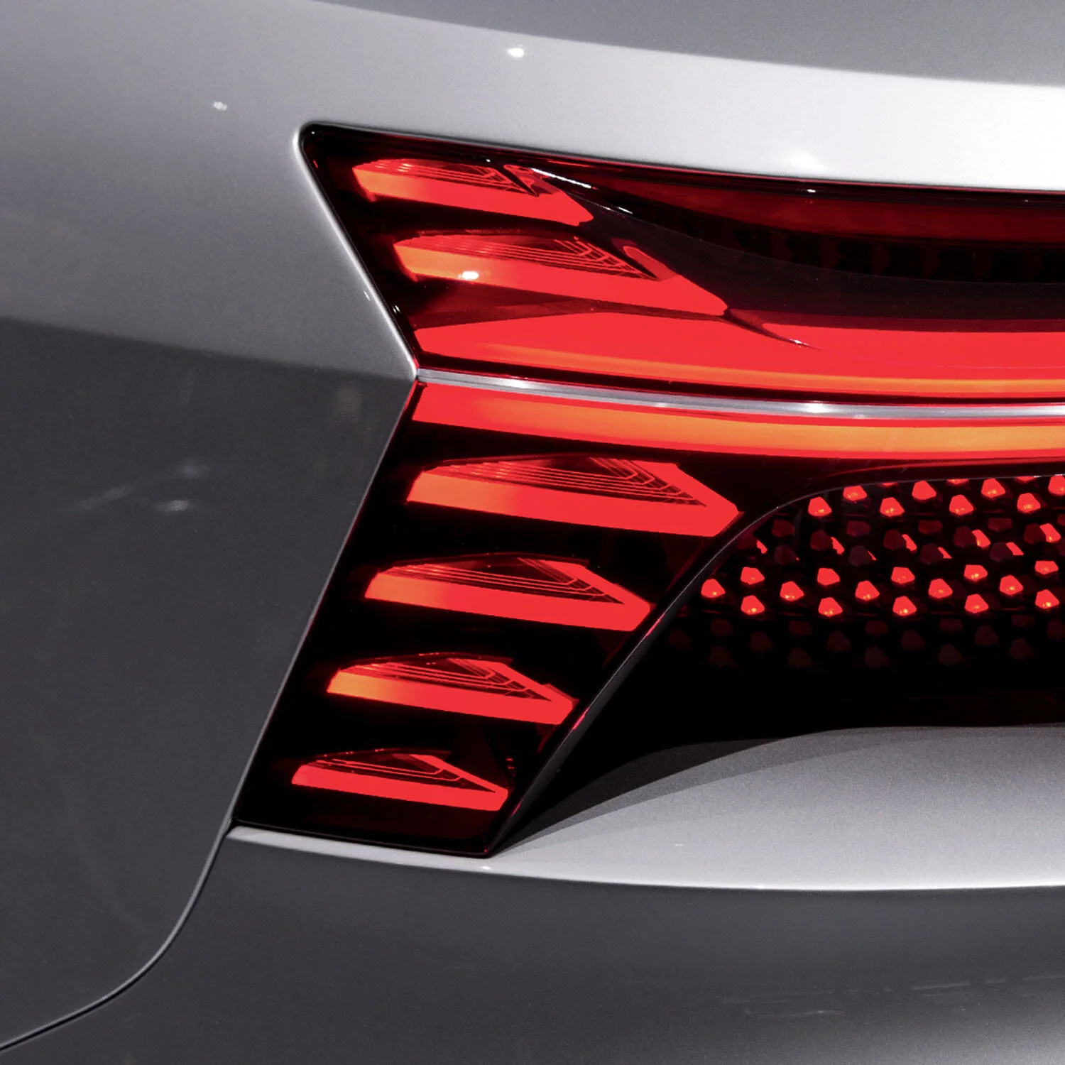 AUDI_FRANKFURT_IG_CAROUSEL_ELAINE_MAC_01.jpg