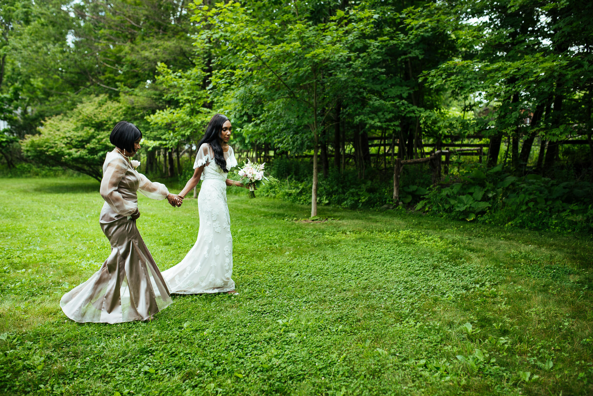 wedding_photographer_gina_mirco_woodstock_barn_on_the_pond_0039.jpg