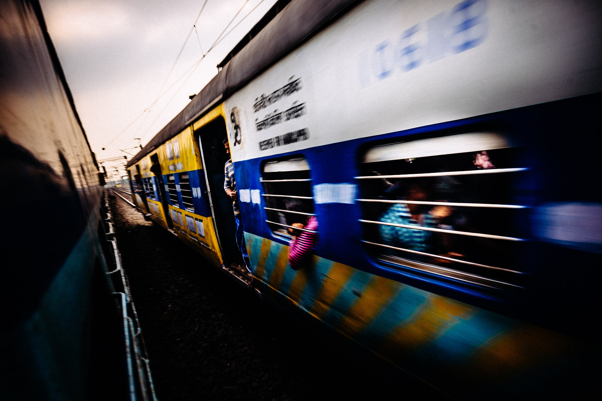 travel_gulio_cesare_grandi_indian_railway_train_0047.jpg