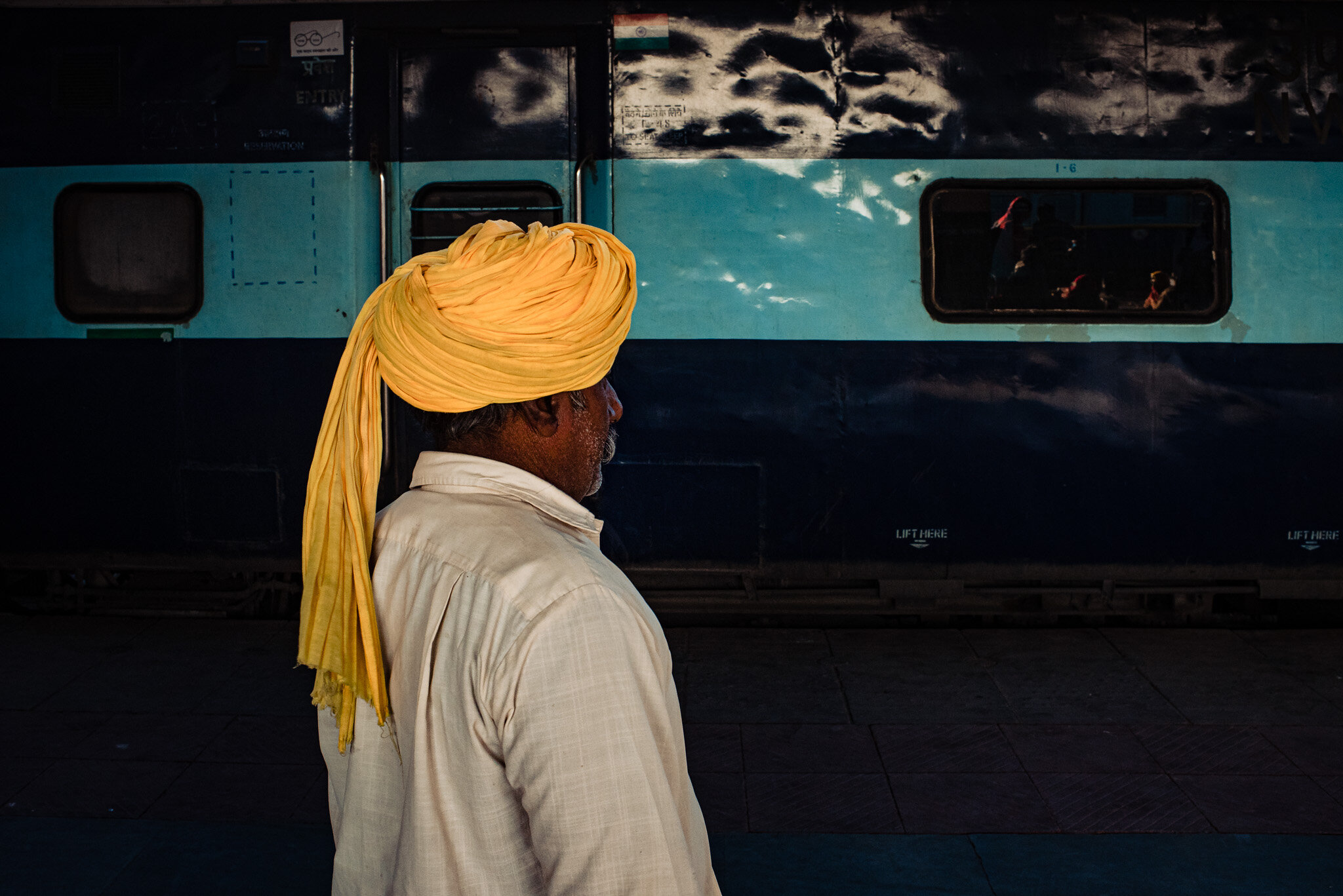 travel_gulio_cesare_grandi_indian_railway_train_0062.jpg