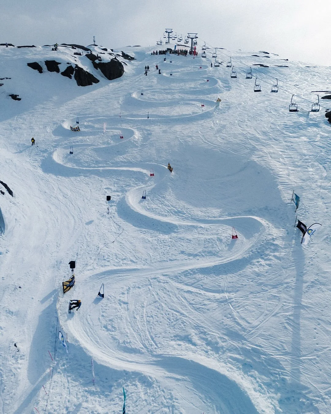 N&aring;gra bilder fr&aring;n dagens sv&auml;ngfest!

@klattermusen 
@inlandet.se 
@burtoneurope 
@chpobrand 
@colourwearofficial 
@riksgransen.se 
@scandinavianshaper 
@tursnowboards 

#riksbankedslalom
#riksgr&auml;nsen
#snowboard
