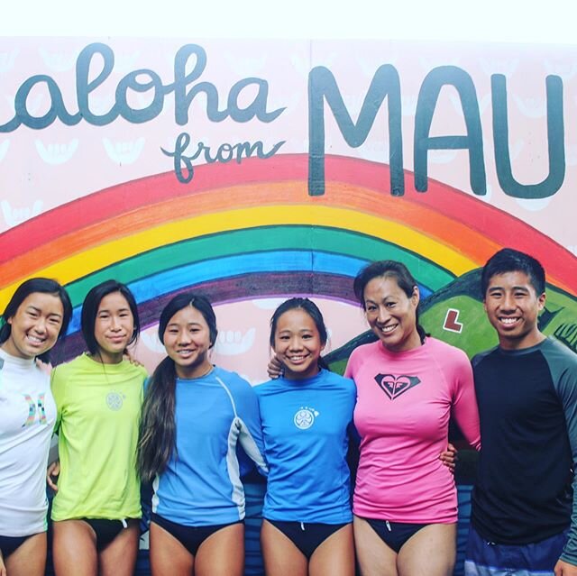 Family fun 🏄&zwj;♀️🏄&zwj;♂️
.
.
.
Big Mahalos to the Lee Ohana for surfing with me this morning! You guys did great! I had so much fun surfing with you guys! .
📸: @farmingsurfer
