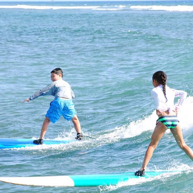 I love seeing return surfers 🏄&zwj;♀️ .
.
.
I taught Brenden and Keianna how to surf 4 years ago. Wow! How time flys! They came back and had a fun lesson with our lead surf instructor Todd. It&rsquo;s really nice seeing kids grow up! Thank you again
