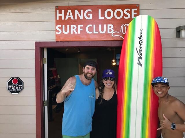 We love all the cool people me meet 🤙
.
.
.
Here&rsquo;s Surf instructor, Josiah, @jk.dm with surf students @bostkri @donoak Swipe to see their awesome video I got of them surfing! 😁🏄&zwj;♂️🏄&zwj;♀️