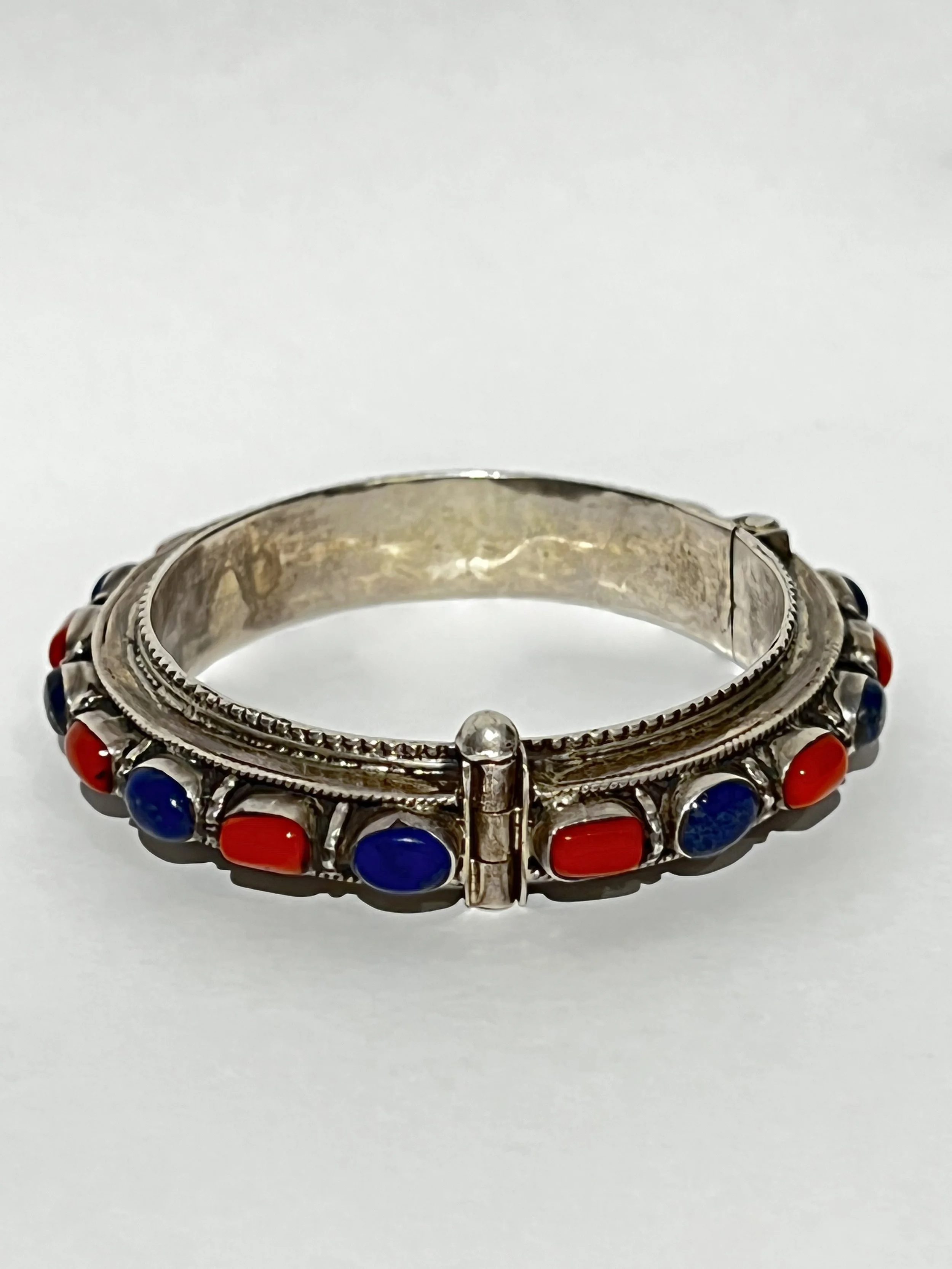 Vintage Coral and Lapis Lazuli Silver Bracelet - ヴィンテージコーラルとラピスラズリシルバーブレスレット — Satoshi Kawamoto