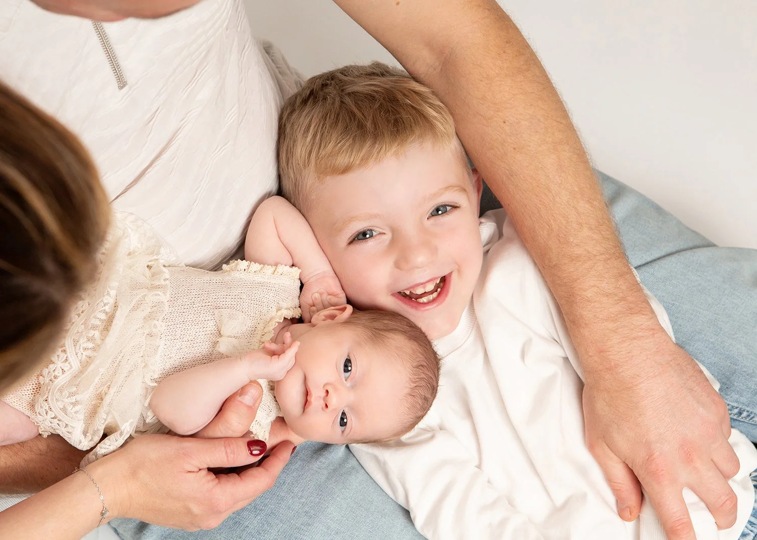 Cheltenham-natural-newborn-photoshoot.9.jpg