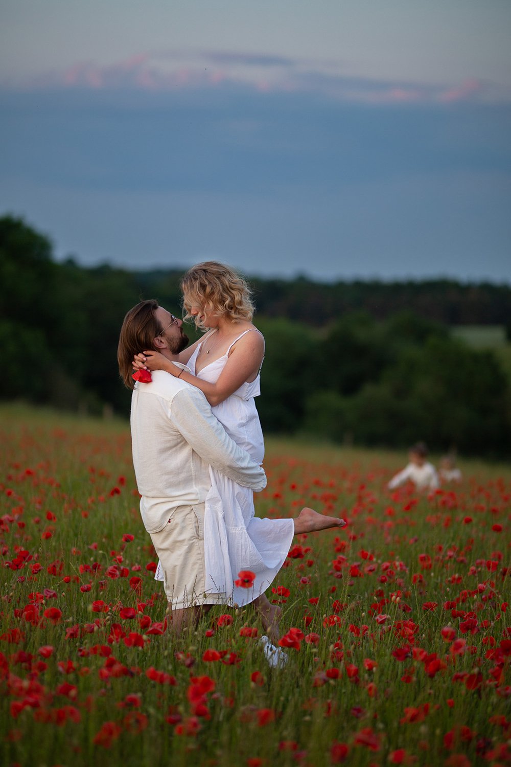 family-photoshoot-poppy-field-gloucestershire.11.jpg