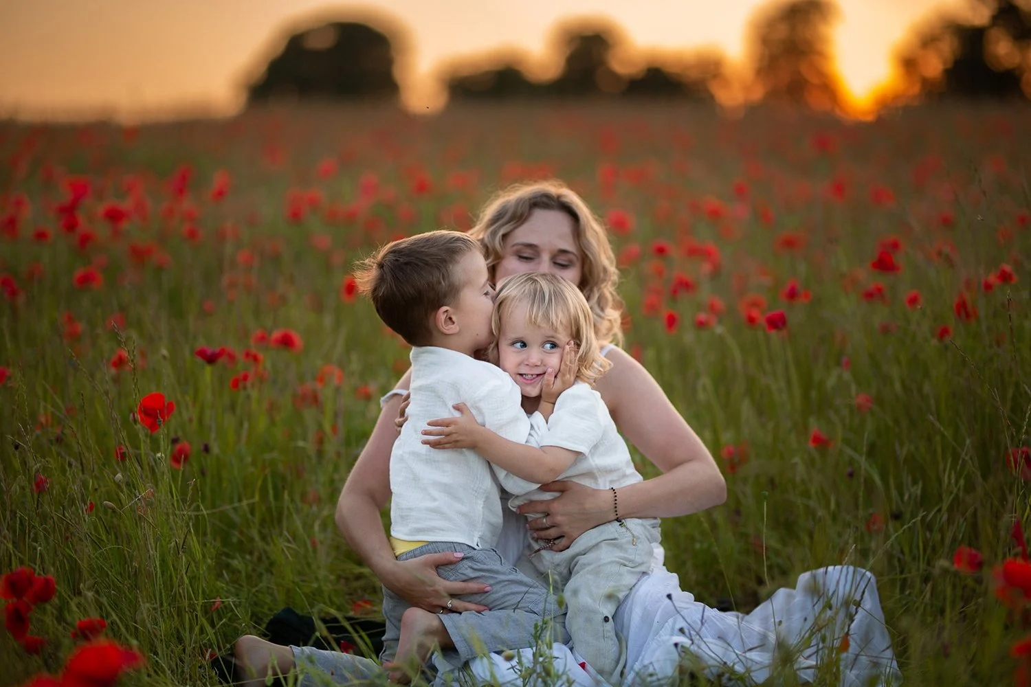 family-photoshoot-poppy-field-gloucestershire.9.jpg