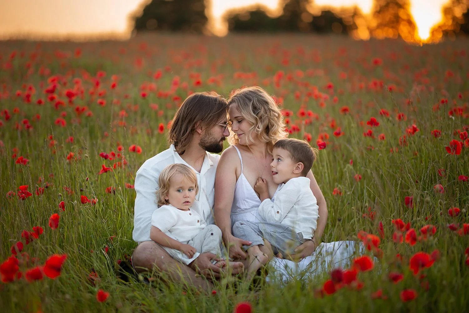 family-photoshoot-poppy-field-gloucestershire.6.jpg