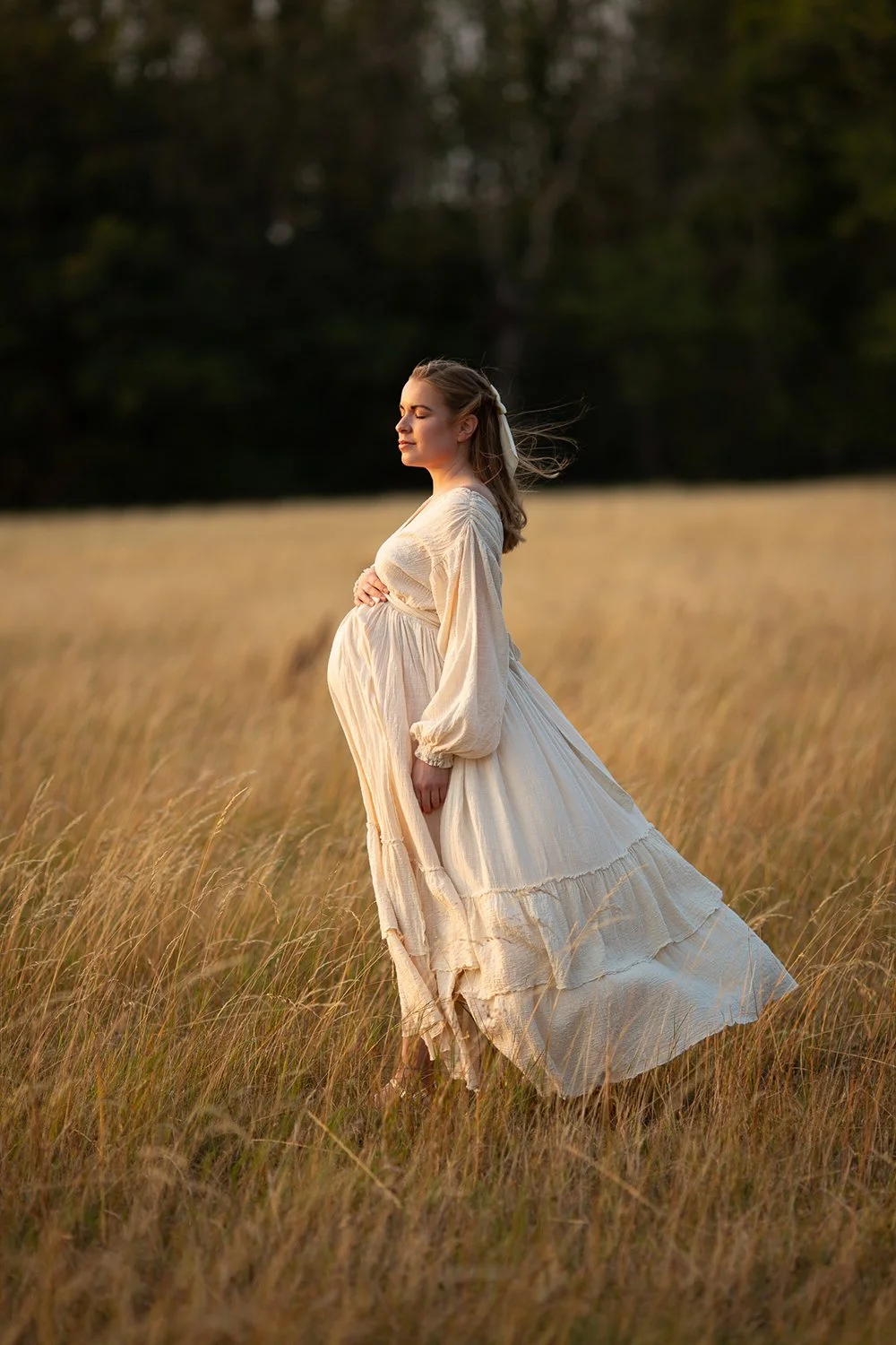 cheltenham-cotswolds-maternity-photoshoot-golden-hour.2.jpg