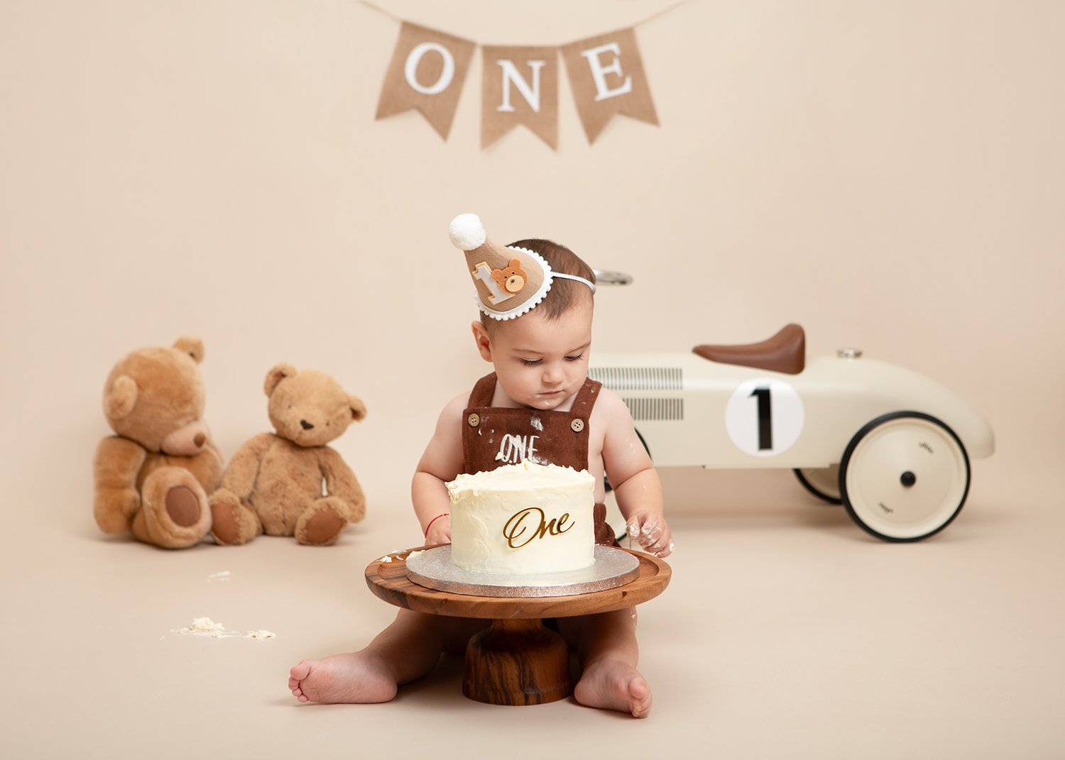 Cheltenham- 1st-birthday-cake-smash-shoot-2.jpg