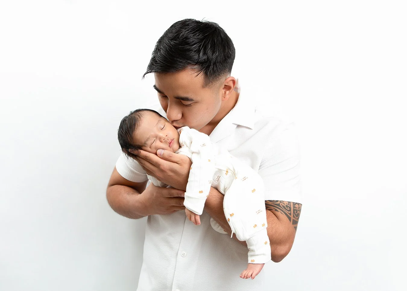 relaxed-in-home-newborn-photoshoot-cheltenham.jpg