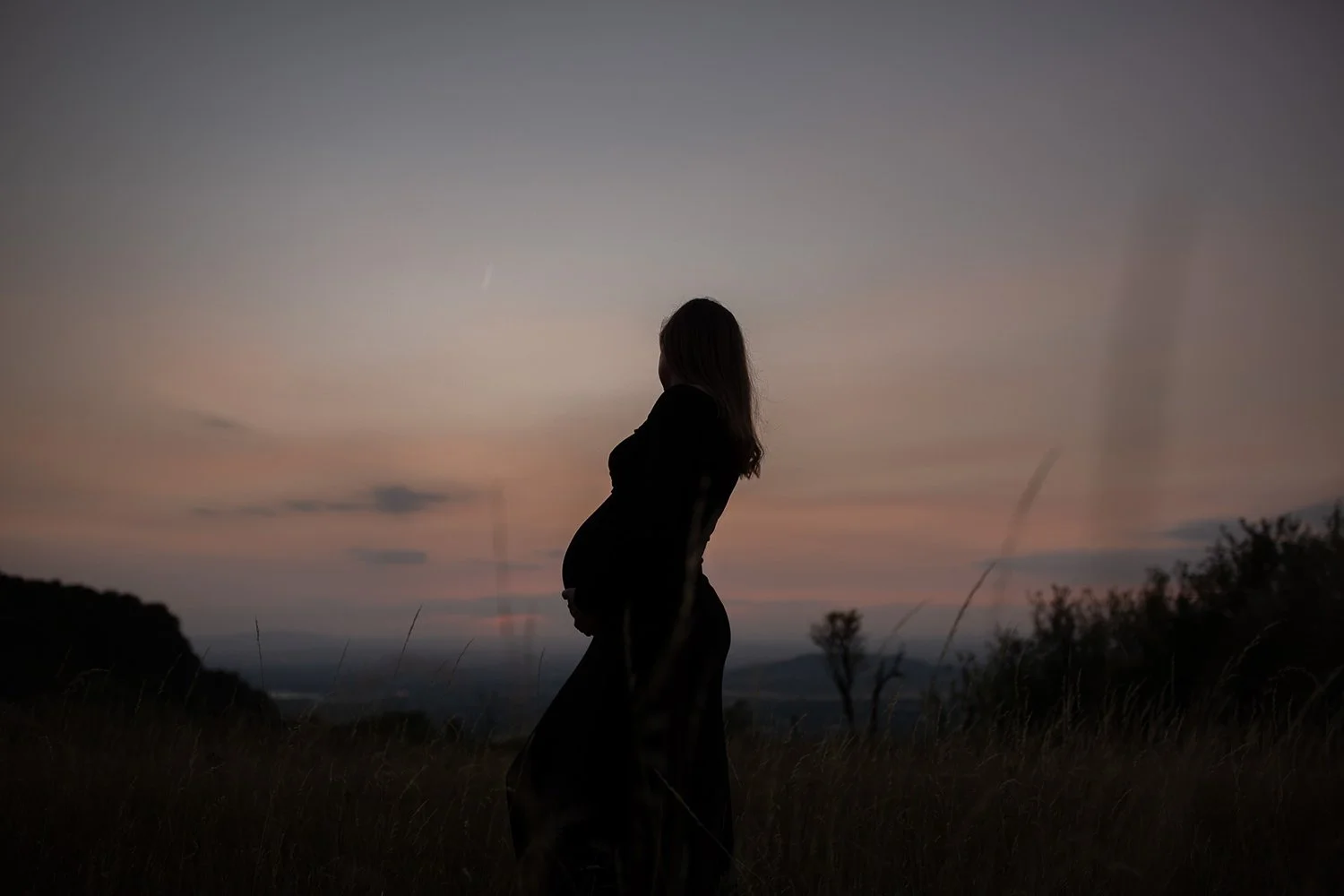 cotswolds-maternity-photoshoot-at sunset.2.jpg