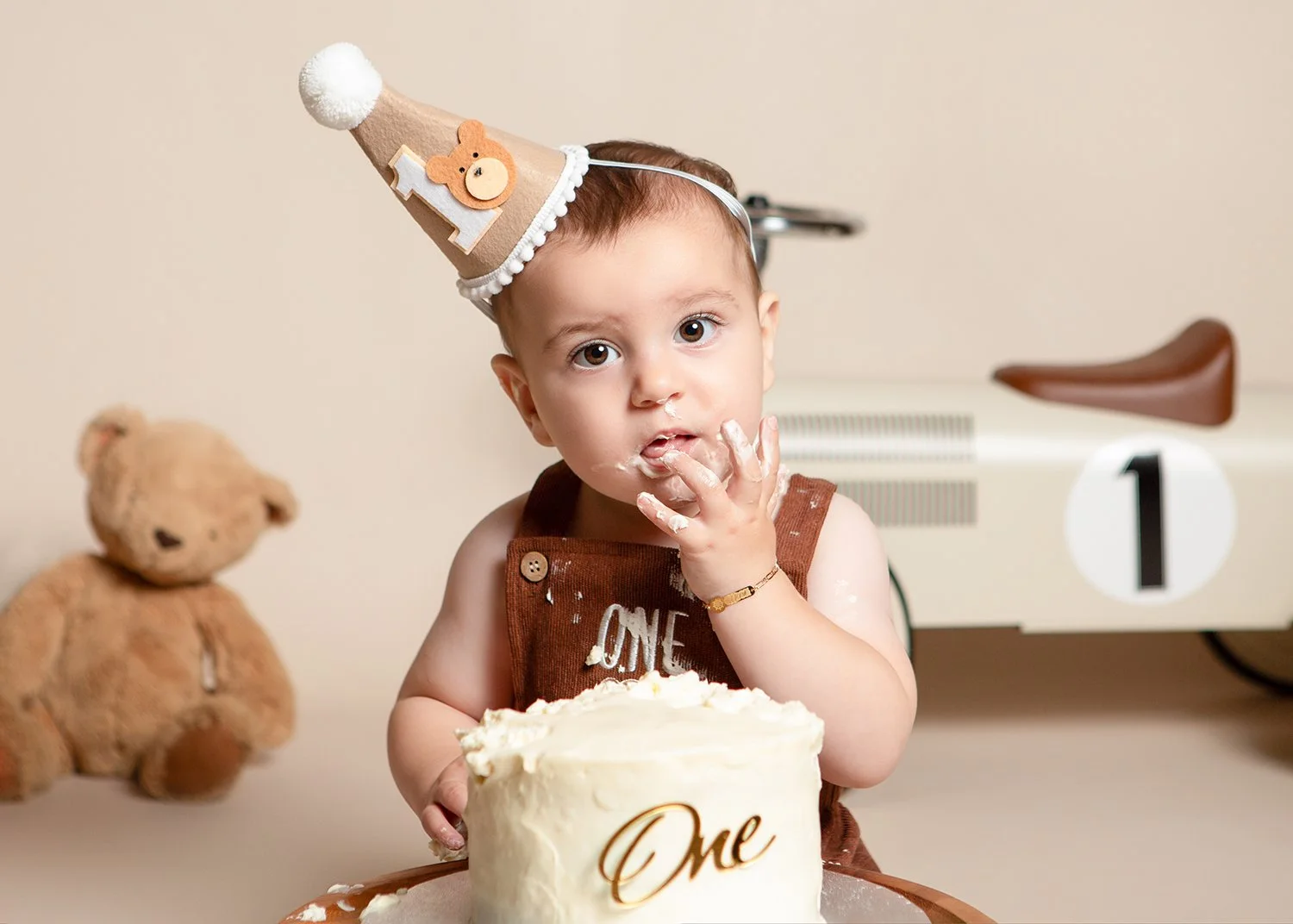 Cheltenham- 1st-birthday-cake-smash-shoot-1.jpg