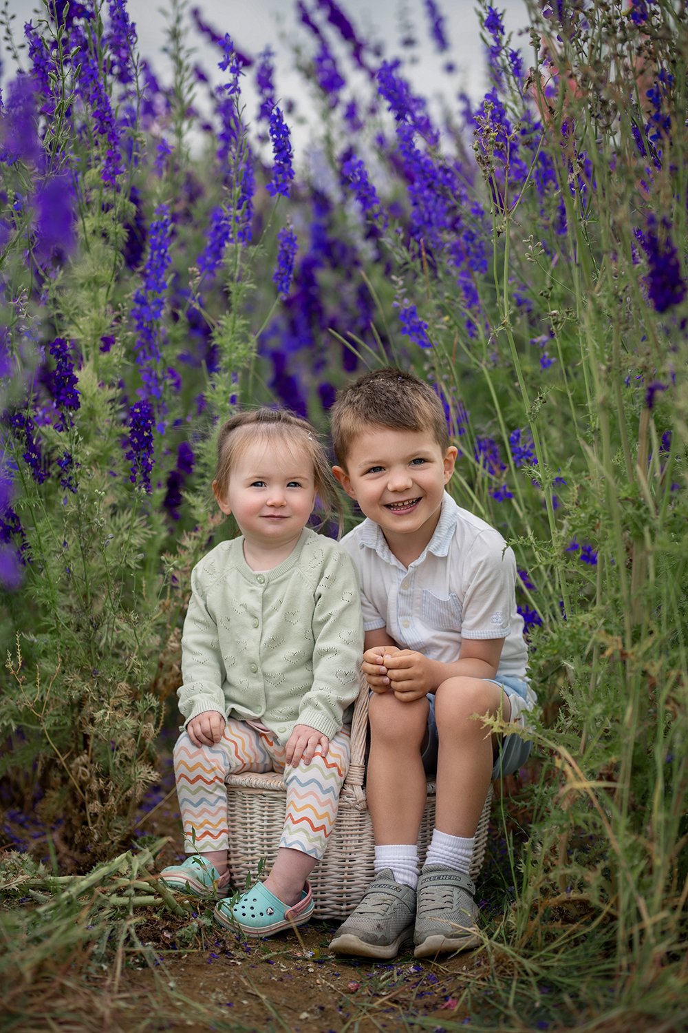 children-photoshoot-confetti-field.jpg