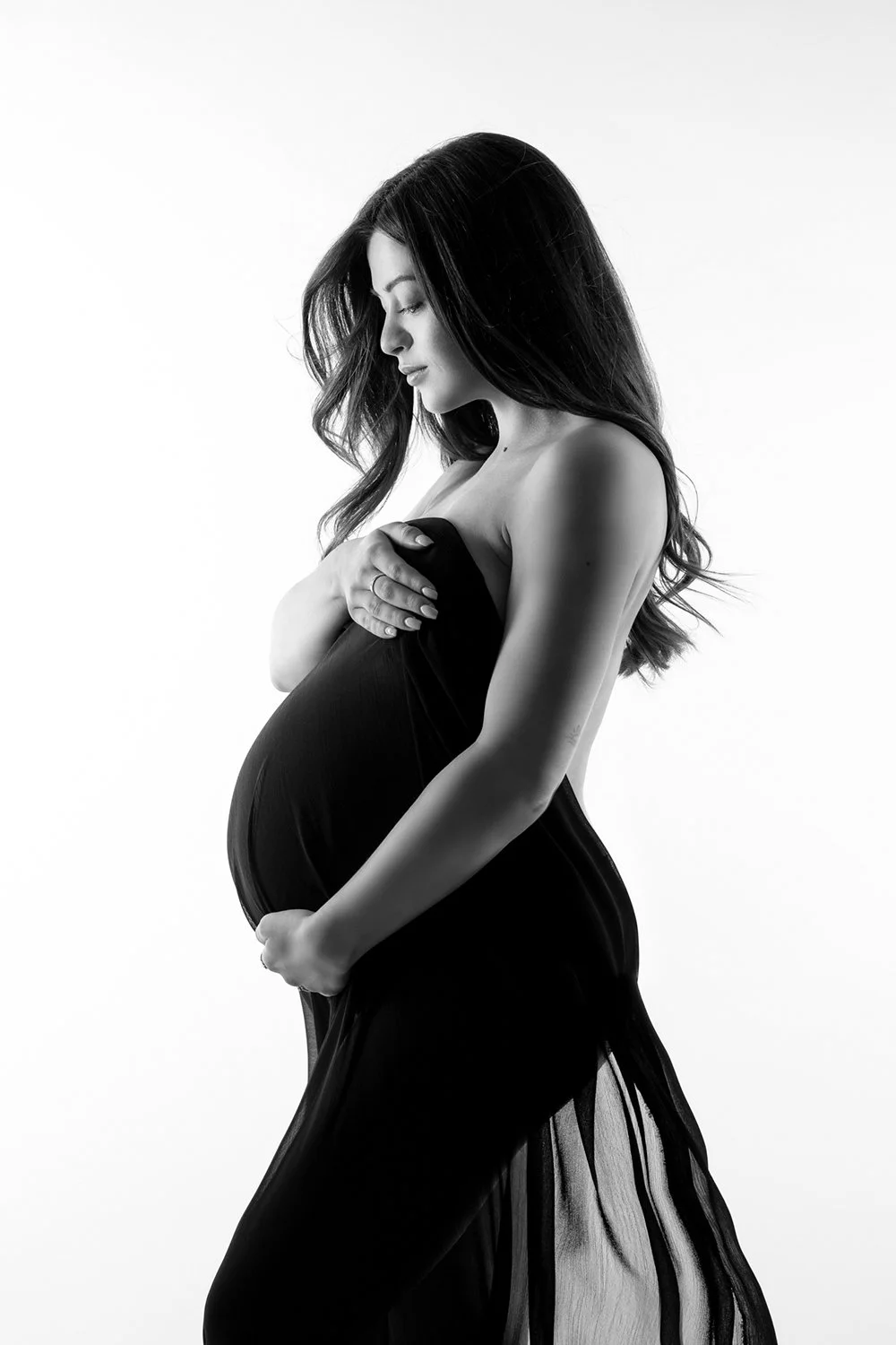 Cheltenham-black-and-white-pregnancy-photography