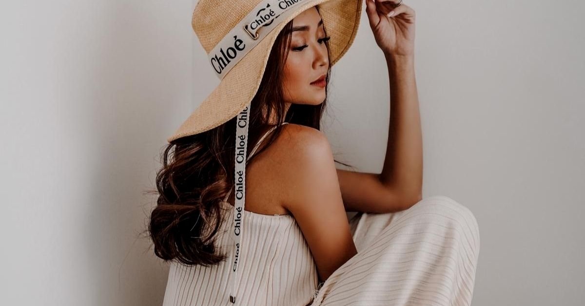 Singaporean Influencer Gwen (@omfgwen) posing in Chloe straw hat