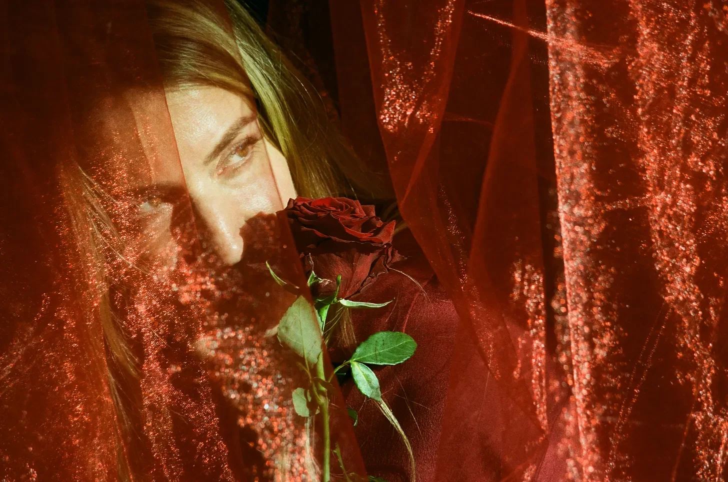 Entering the period cave on 35mm, shot by Sophie Rowlands 🌹