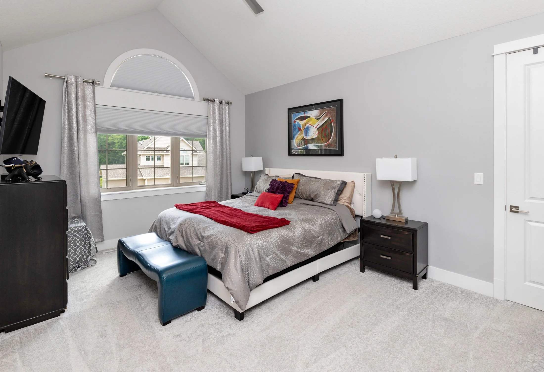 Primary Bed 2.jpg