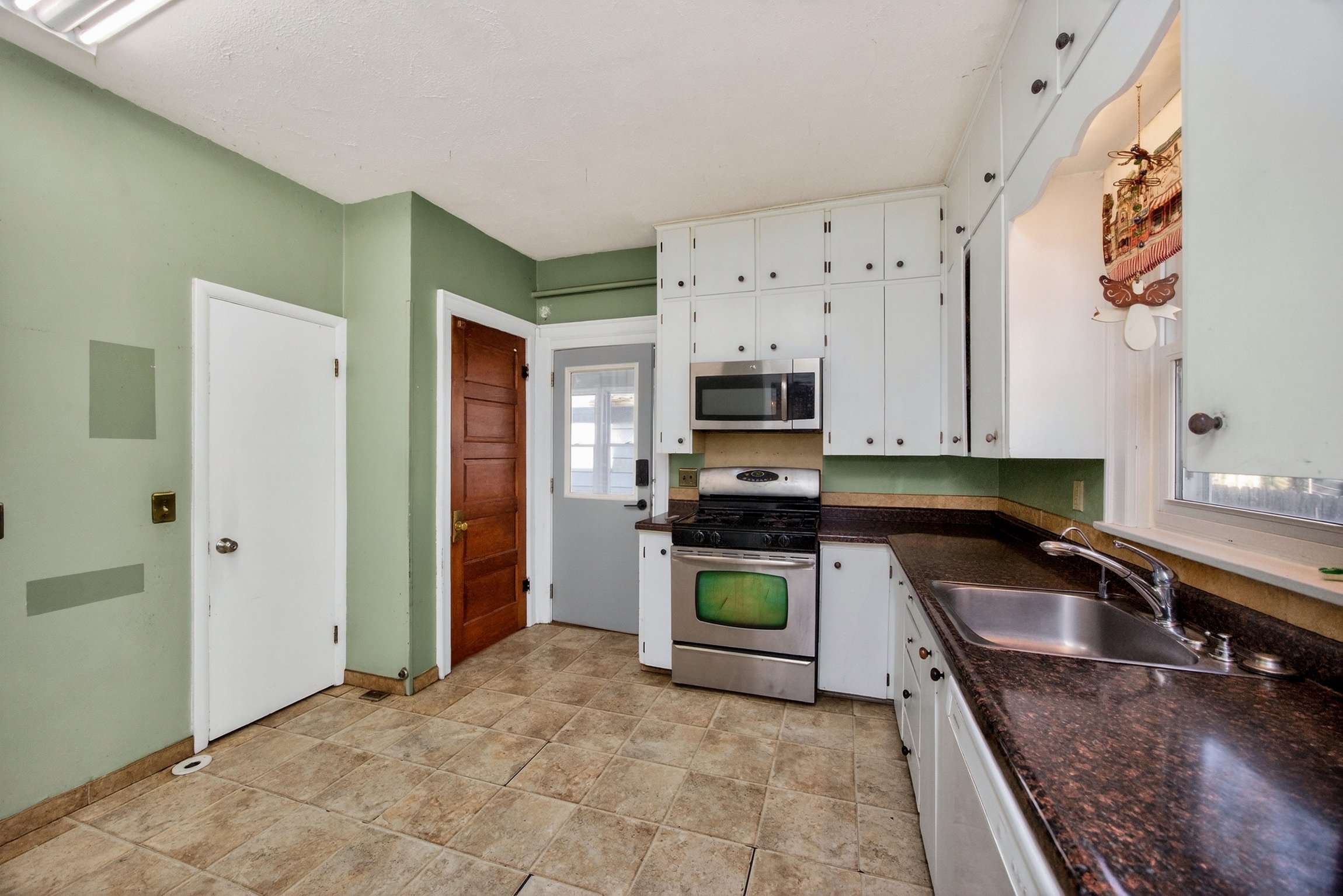 654 36th St-17.jpg