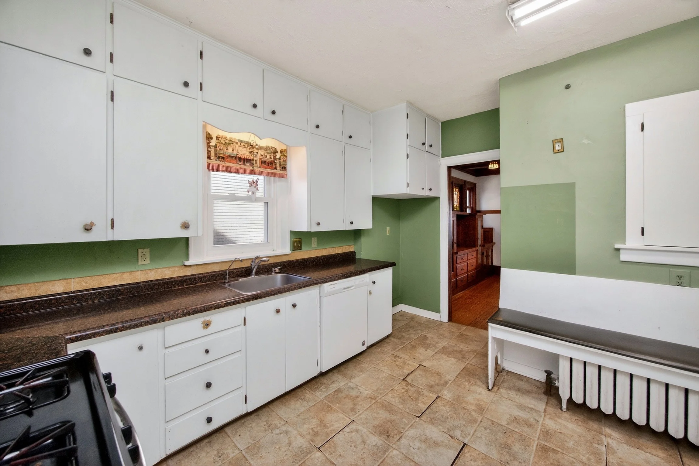 654 36th St-19.jpg